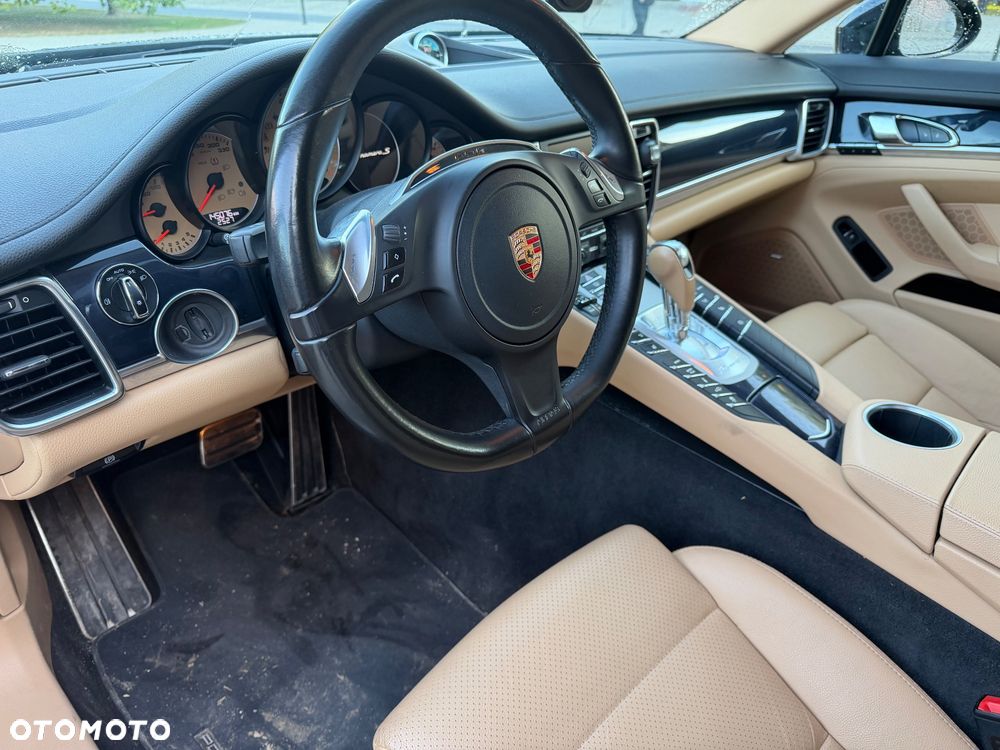 Porsche Panamera S - 8