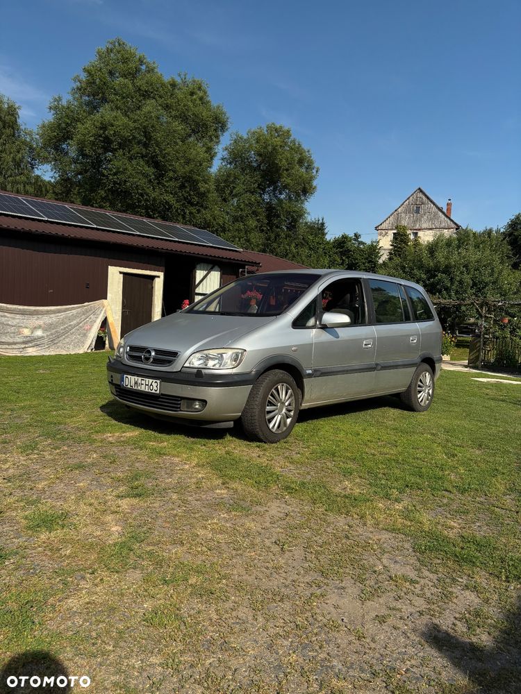 Opel Zafira 1.8 16V Comfort - 1
