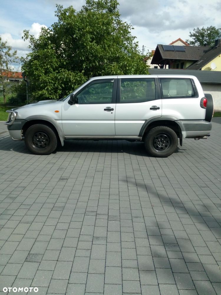 Nissan Terrano - 1