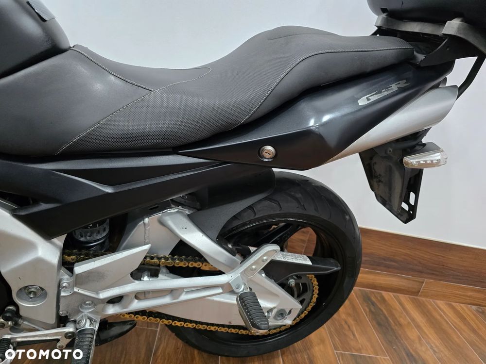Suzuki GSR - 15