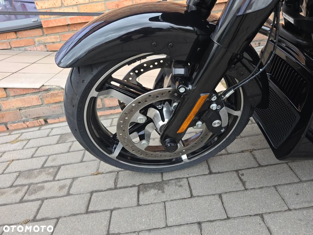 Harley-Davidson Touring Street Glide - 30