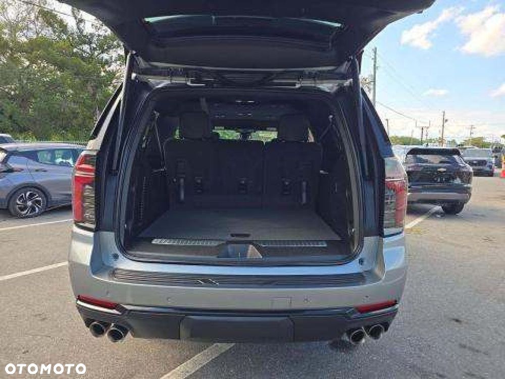 Chevrolet Suburban - 16