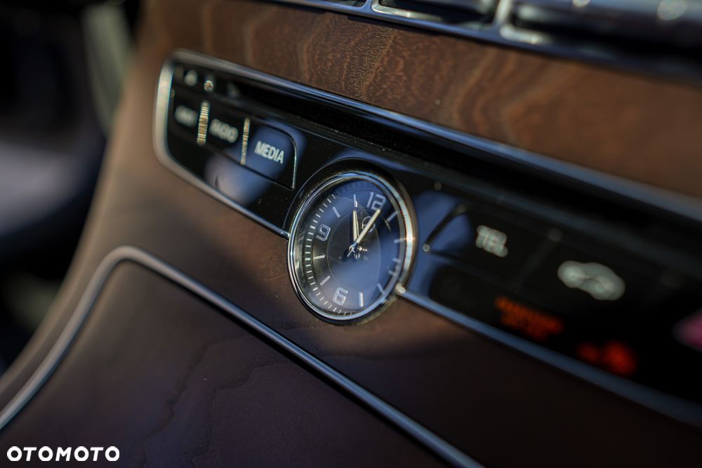 Mercedes-Benz Klasa C 180 7G-TRONIC AMG Line - 23