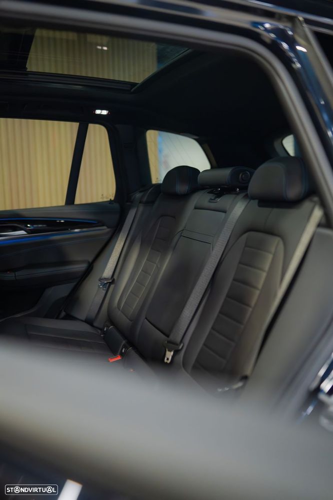 BMW iX3 M Sport Impressive - 30