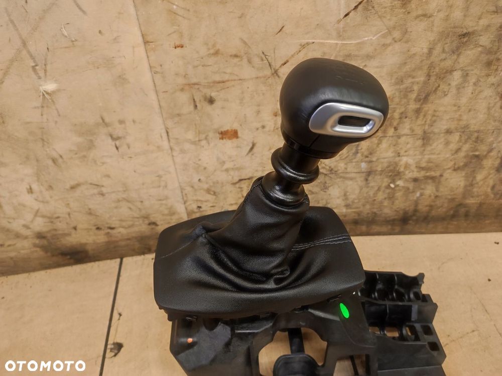 Gałka lewarek wybierak mieszek zmiany biegów 2008 II 2 - 8