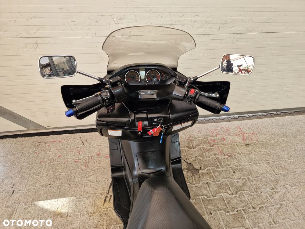 Suzuki Burgman - 27