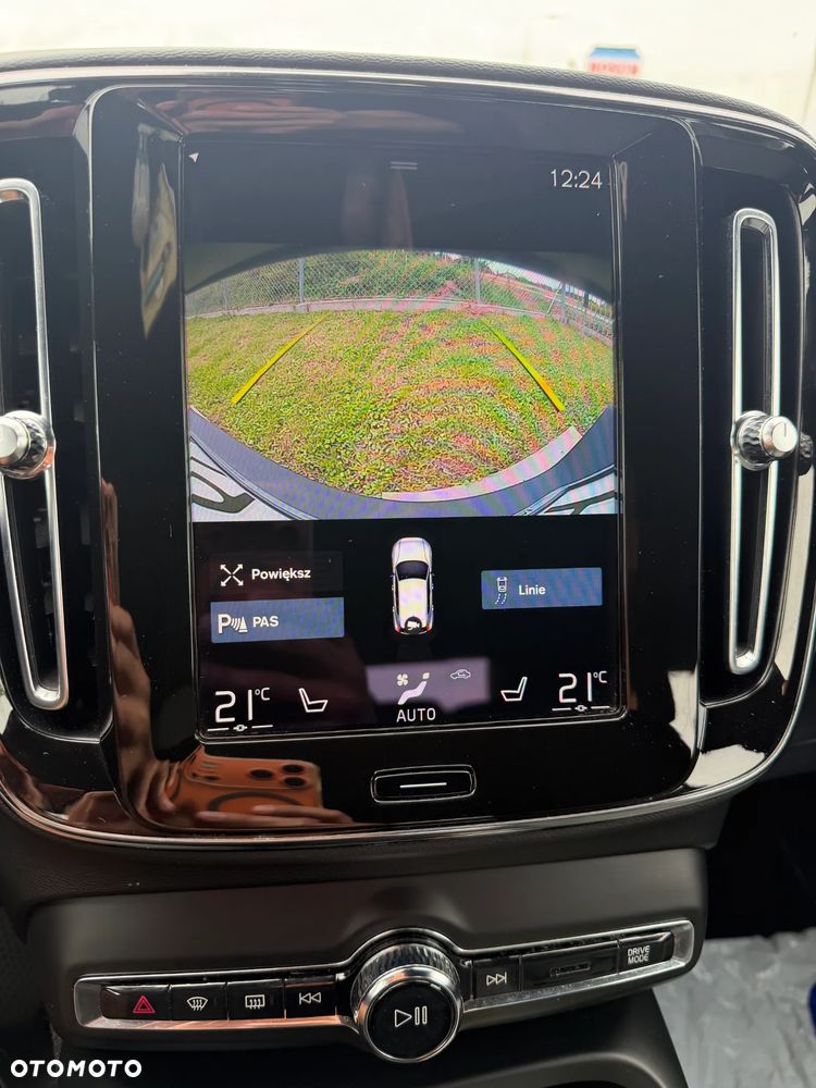 Volvo XC 40 T3 Momentum Pro - 32