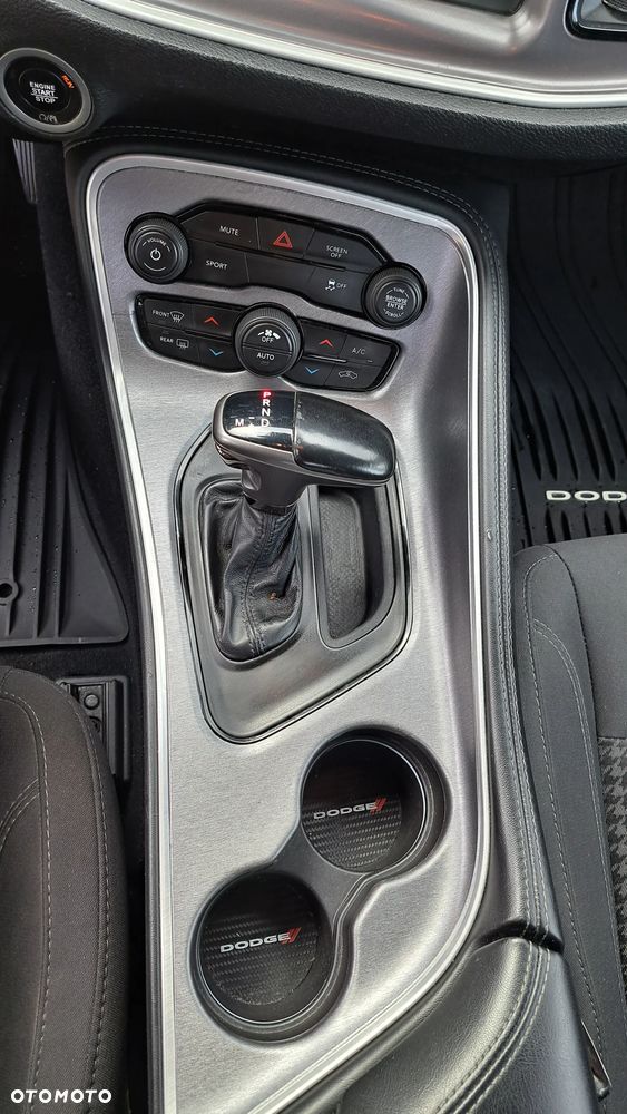 Dodge Challenger - 10