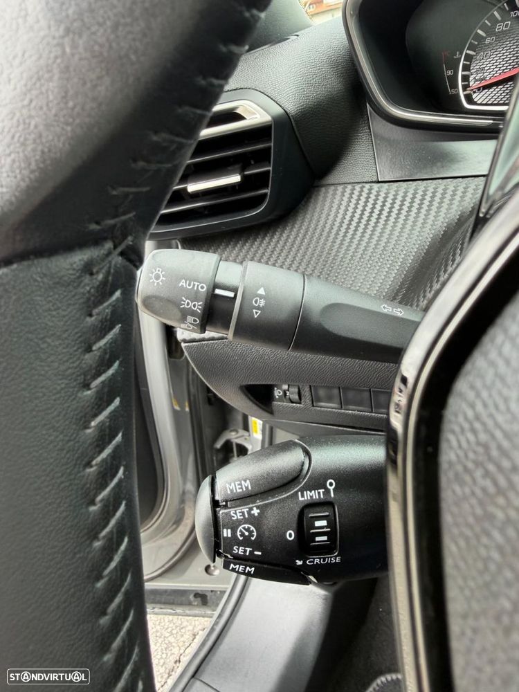 Peugeot 2008 1.2 PureTech Active - 19