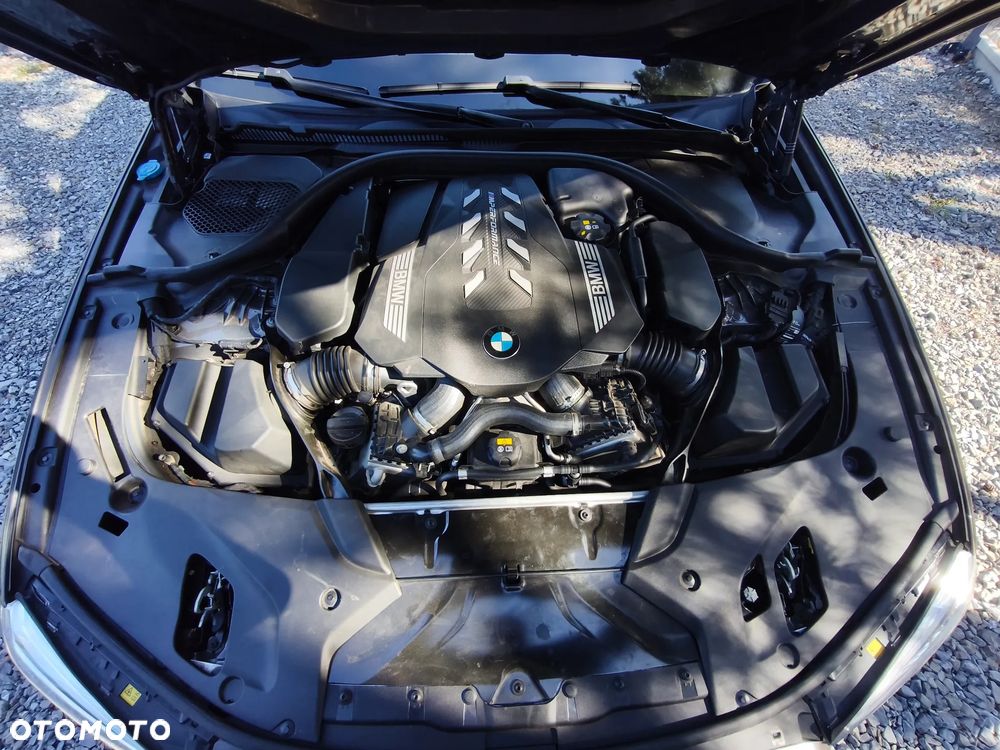 BMW Seria 5 M550i xDrive sport - 33