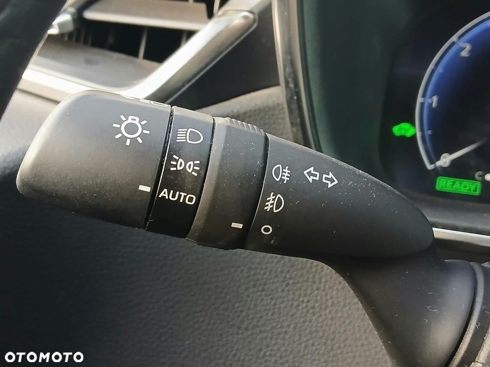 Toyota Corolla 1.8 Hybrid Style - 28