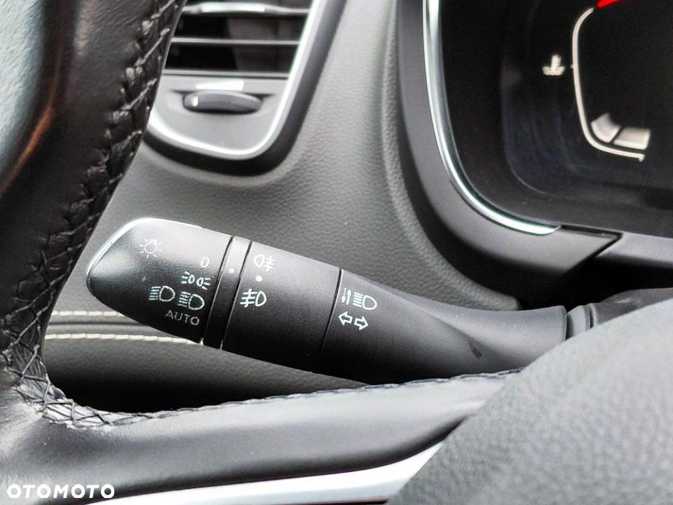 Renault Grand Scenic - 16