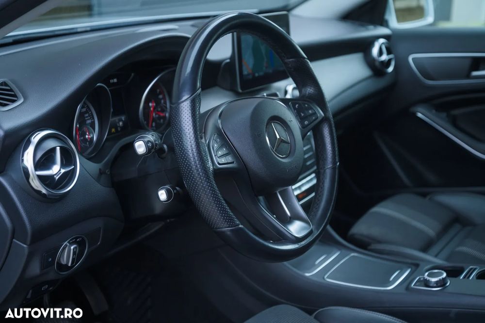 Mercedes-Benz GLA 200 7G-DCT SCORE! - 22