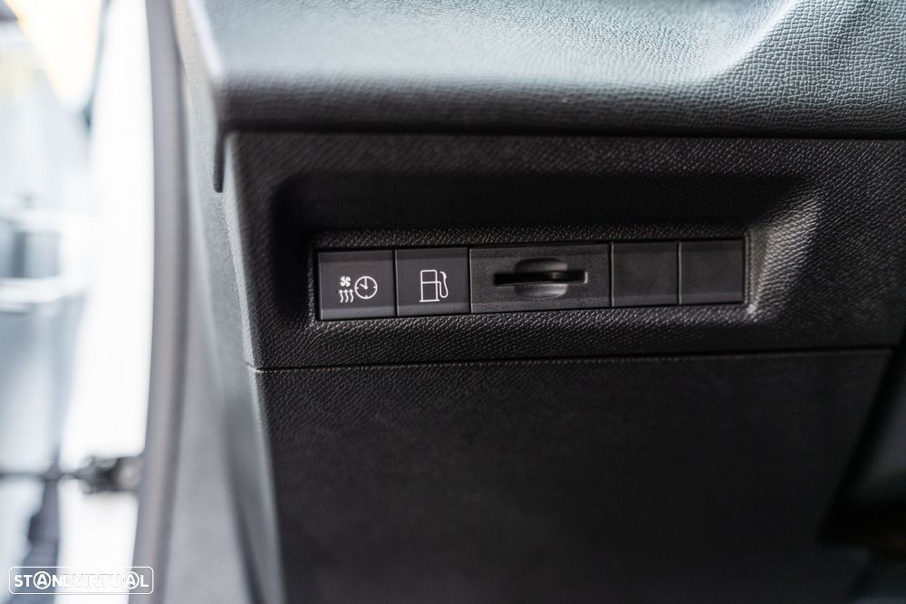 Peugeot 308 1.6 Hybrid GT e-EAT8 - 30