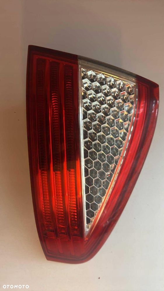 prawa tylna lampa w błotnik ford mondeo mk4 hb przed lift - 1