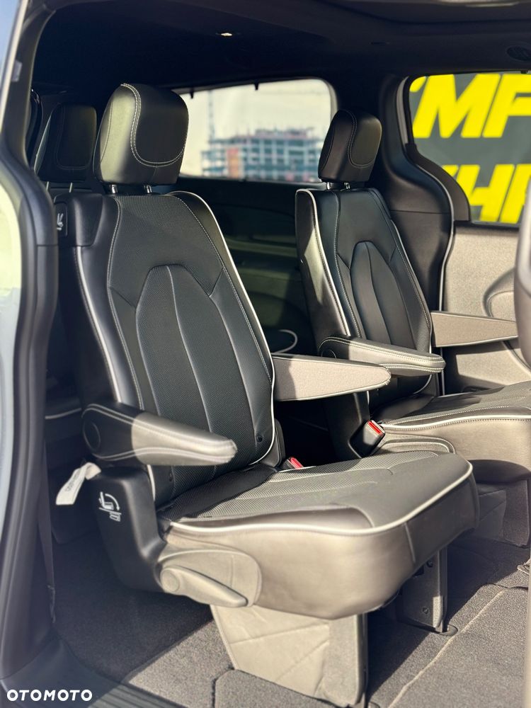 Chrysler Pacifica - 25