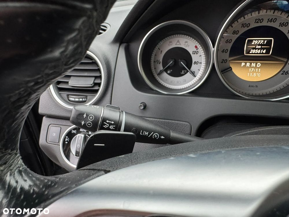 Mercedes-Benz Klasa C 350 CDI DPF (BlueEFFICIENCY) 7G-TRONIC Avantgarde - 29