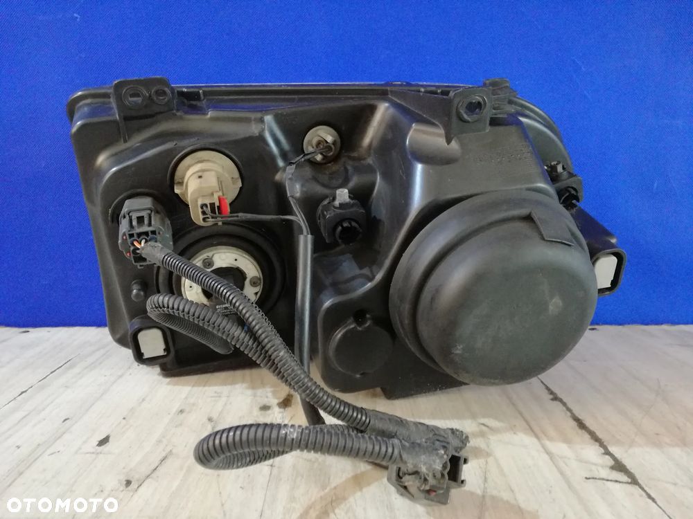 Chrysler 300c 1 I lampa reflektor przód prawa xenon Europa 04/10 - 2