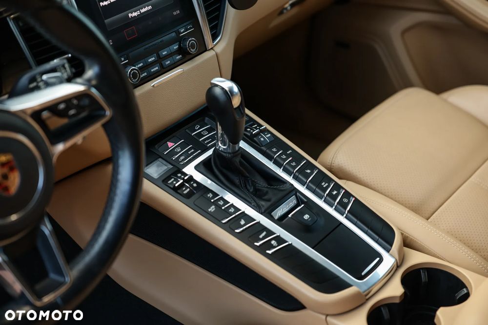 Porsche Macan - 24