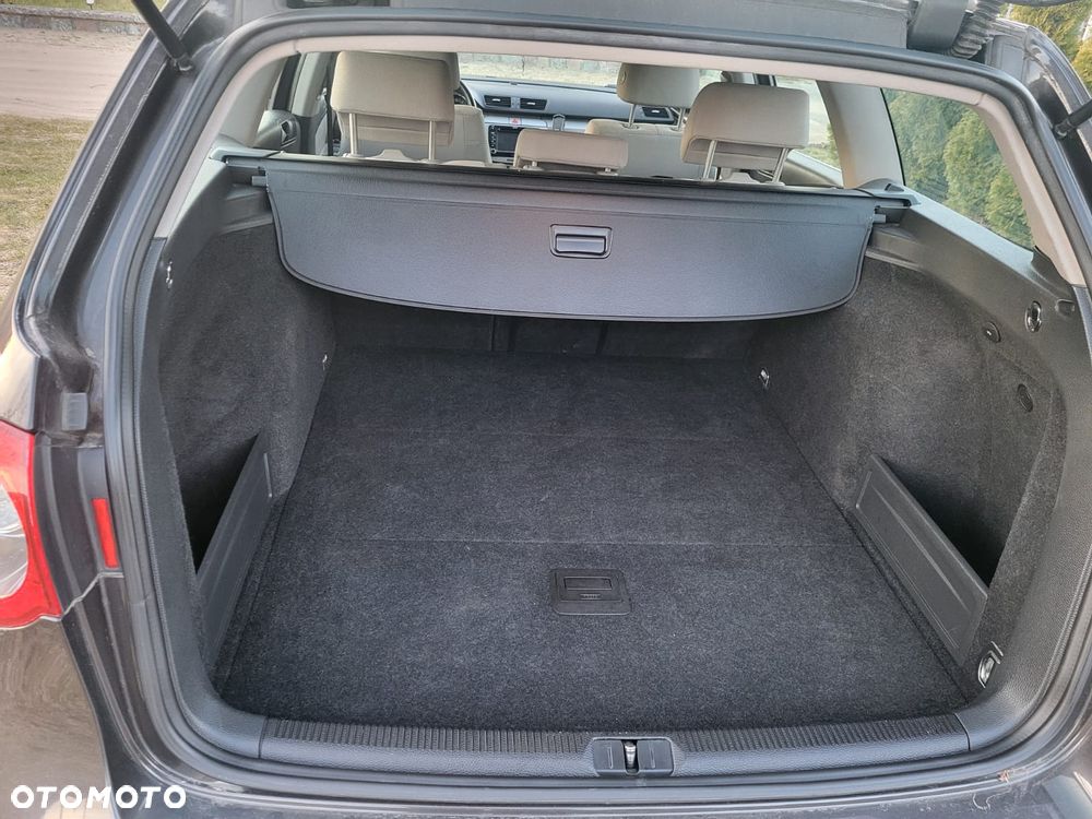 Volkswagen Passat 2.0 TDI Comfortline DSG - 11