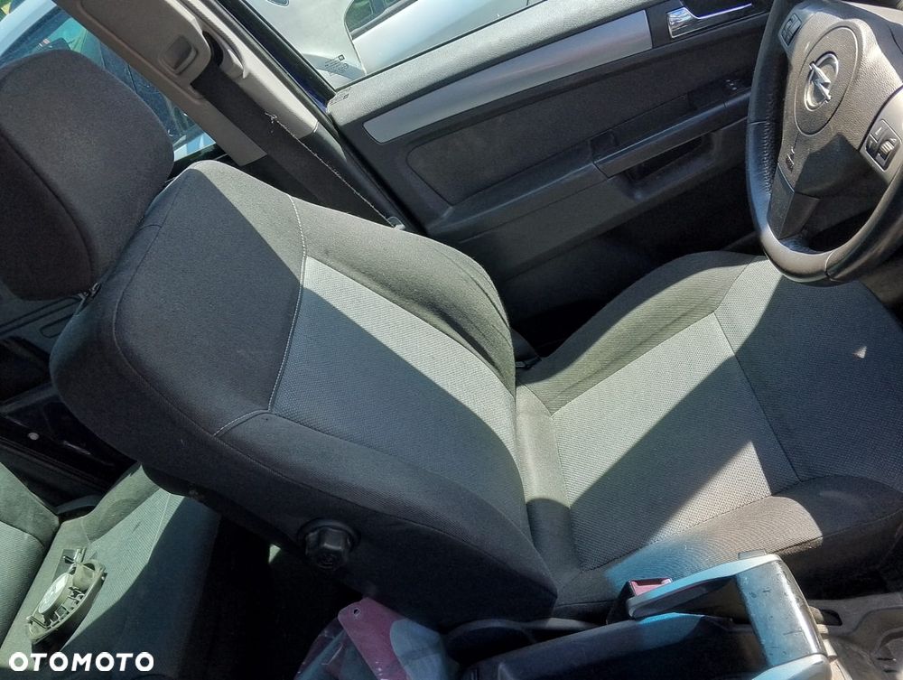 Opel Zafira B (05-08r.) 1.9CDTI 119KM. Silnik LPM Z19DT 5153631 Skrzynia MZ4 /  M32   [Przeł. 3.65] (OEM 55561228) lakier Z20Z (Z 20Z) (20Z), 4DU .Cały na części.GWARANCJA !!! Przód Tył Zestaw Komplet Drzwi Klapa Zderzak Błotnik Maska Grill Atrapa Szyba Pas Lampa Lusterko Boczki Fotel Kanapa Kokpit Deska Rozdzielcza Przełącznik Włącznik Sterownik Przewody Wiązka Instalacja Moduł Komputer Czujnik Listwa Pompa Alternator Wtryski Głowica Rozrusznik Kompresor Sprzęgło Dwumas Silnik Skrzynia ABS Klimatyzacji Paliwa Wspomagania Kolektor Turbina Przepustnica Zawór Chłodnica Koło Hak Belka Sanki Zawieszenie Mcpherson Półoś Amortyzator Wydech Tłumik Zacisk Most - 9