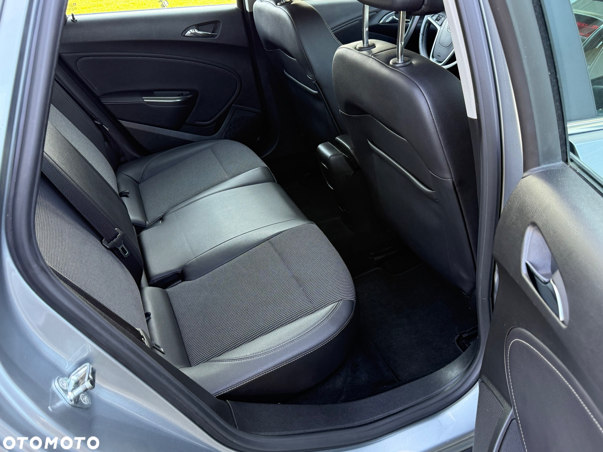 Opel Astra 1.7 CDTI DPF Sports Tourer Design Edition - 9