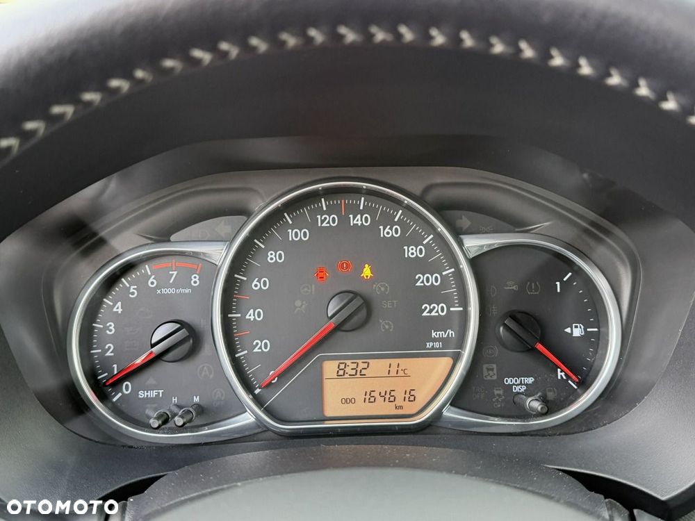 Toyota Yaris 1.33 VVT-i Executive - 32