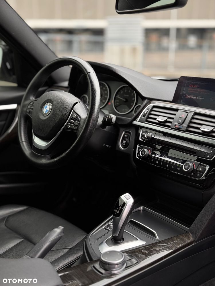 BMW Seria 3 330i - 15