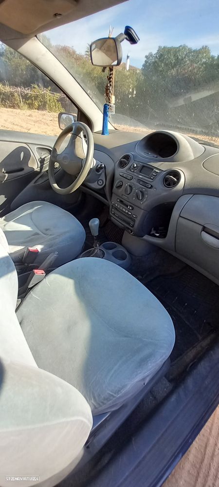 Toyota Yaris 1.0 Sol - 2