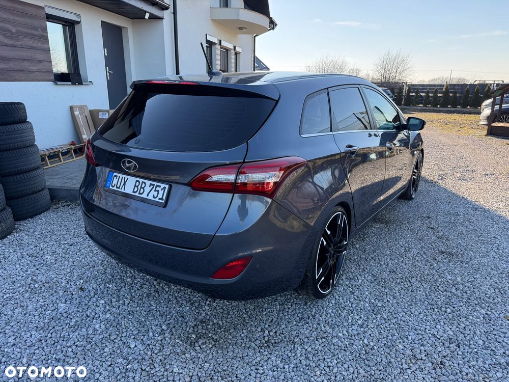 Hyundai i30 blue 1.6 CRDi Premium - 17