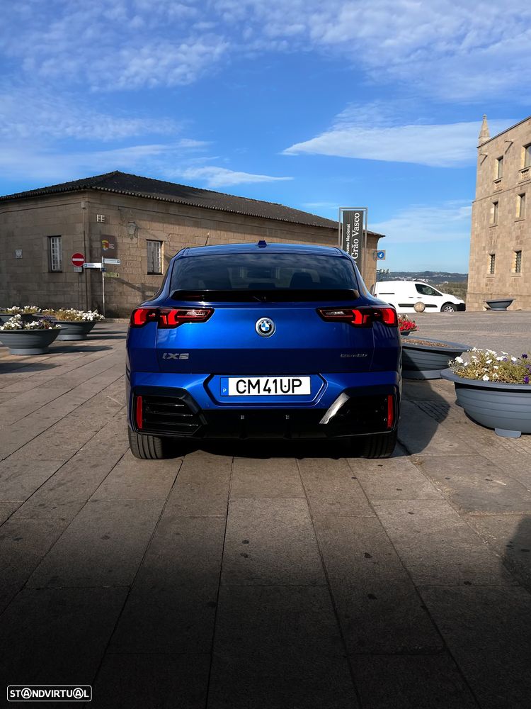 BMW iX2 - 6