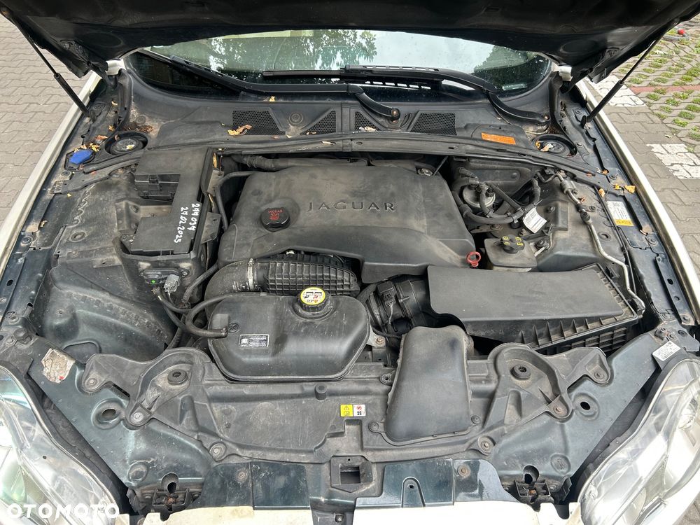 Jaguar XF 2.7 V6 D Luxury - 17