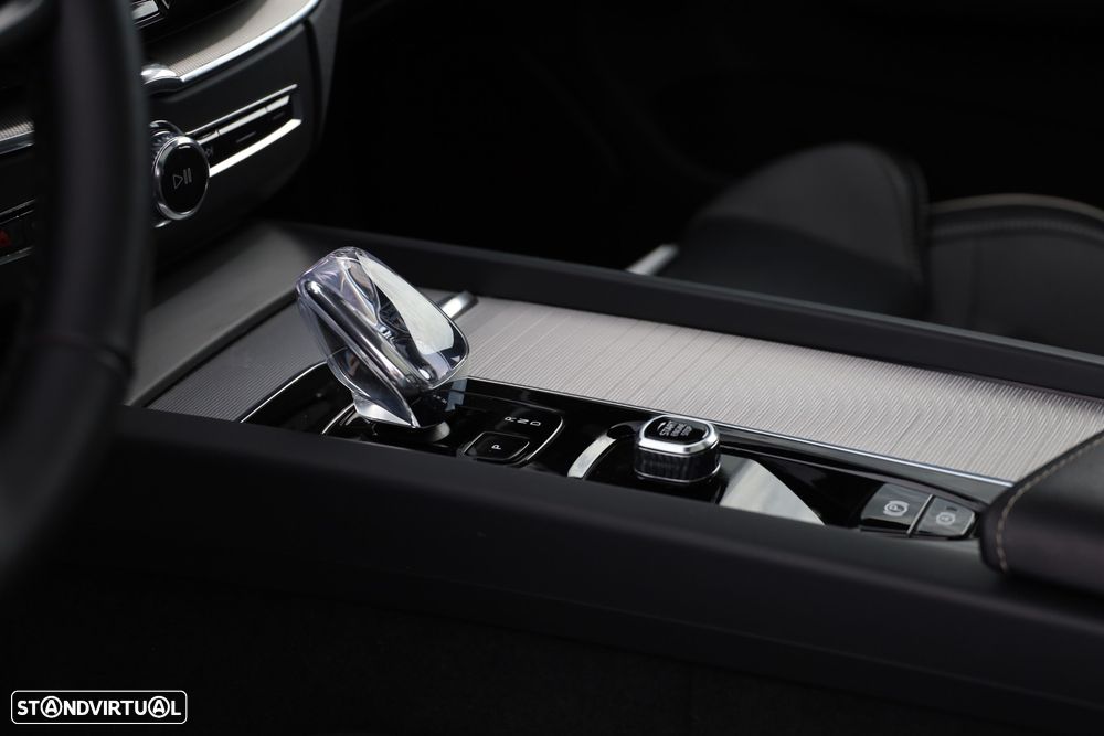 Volvo XC 60 2.0 T6 PHEV Black Edition AWD - 14