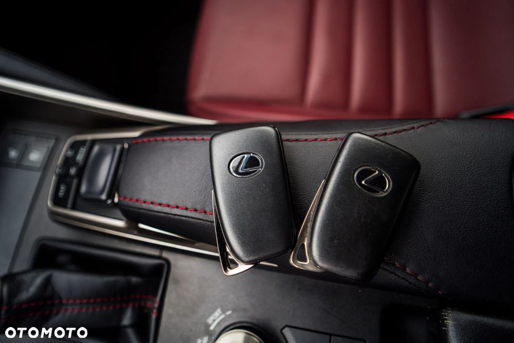 Lexus IS 200t / 300 F Sport - 11