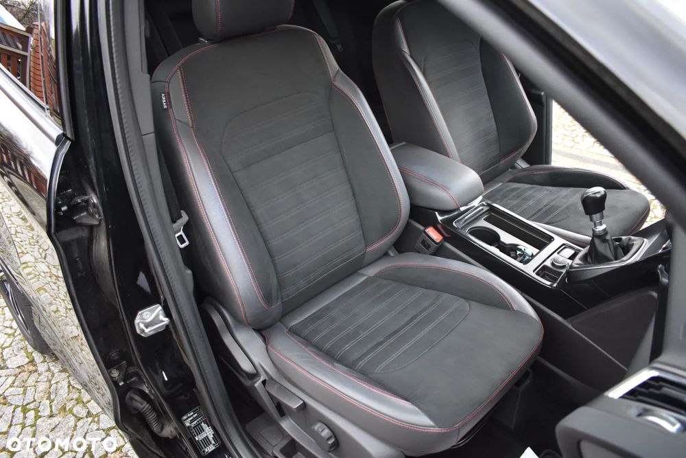 Ford Kuga 1.5 EcoBoost 2x4 ST-Line - 33