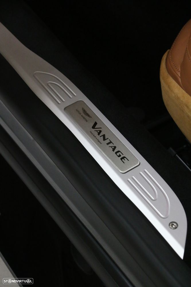 Aston Martin Vantage Coupe V8 - 9