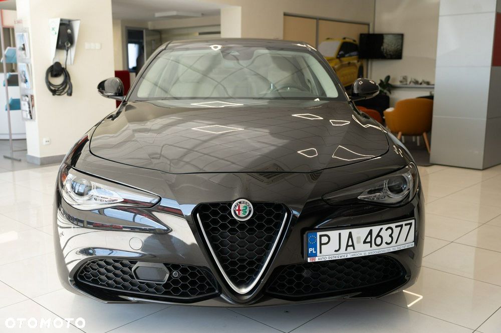 Alfa Romeo Giulia - 5