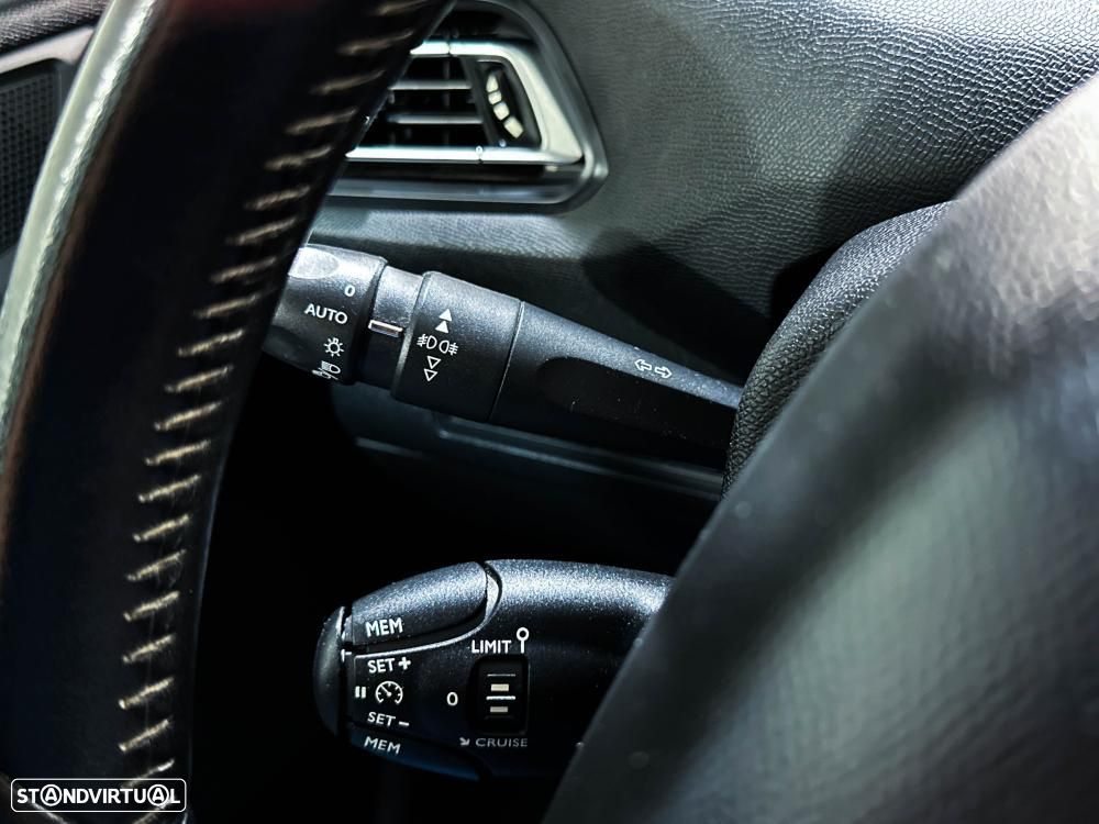 Peugeot 308 1.2 PureTech Allure - 42