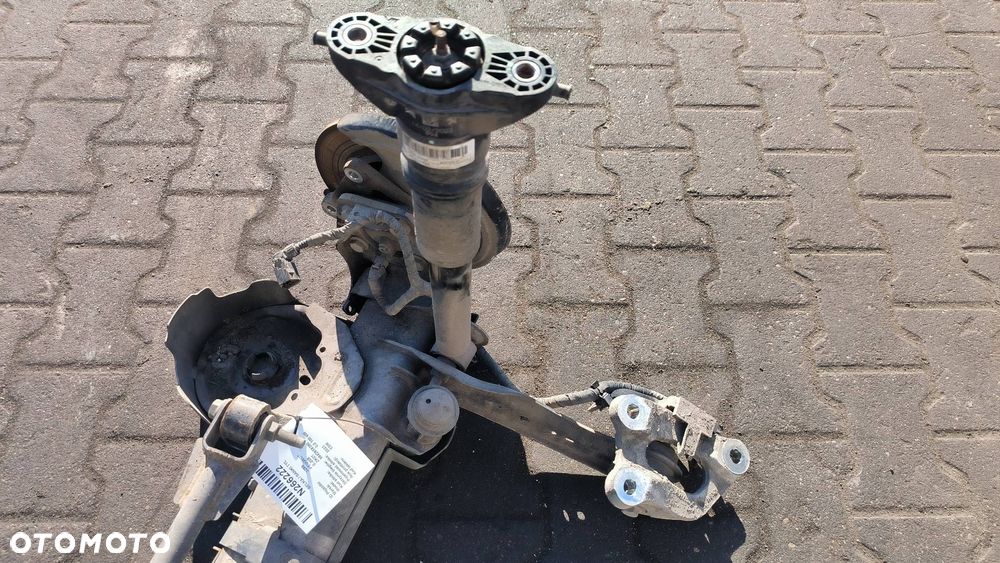 BELKA / SANKI TYŁ PEUGEOT E-208 - 3