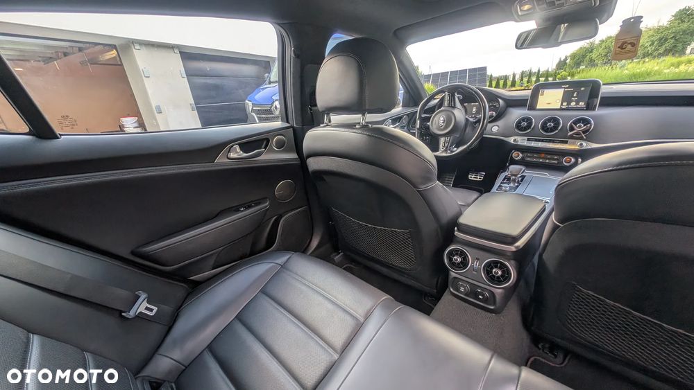 Kia Stinger 3.3 T-GDI V6 GT AWD - 18