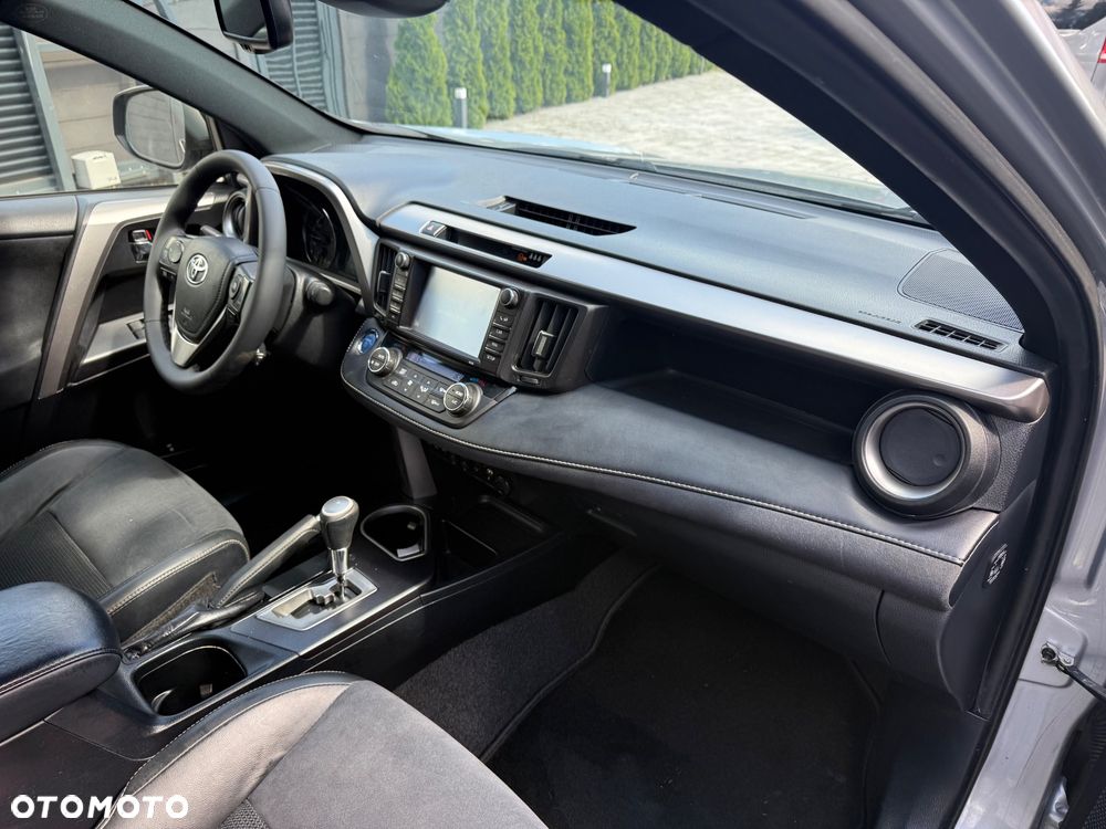Toyota RAV4 Hybrid Silver 4x4 - 11