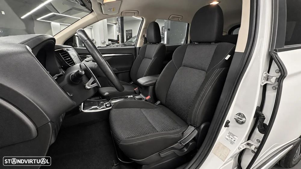 Mitsubishi Outlander 2.0 Kaiteki CVT - 27