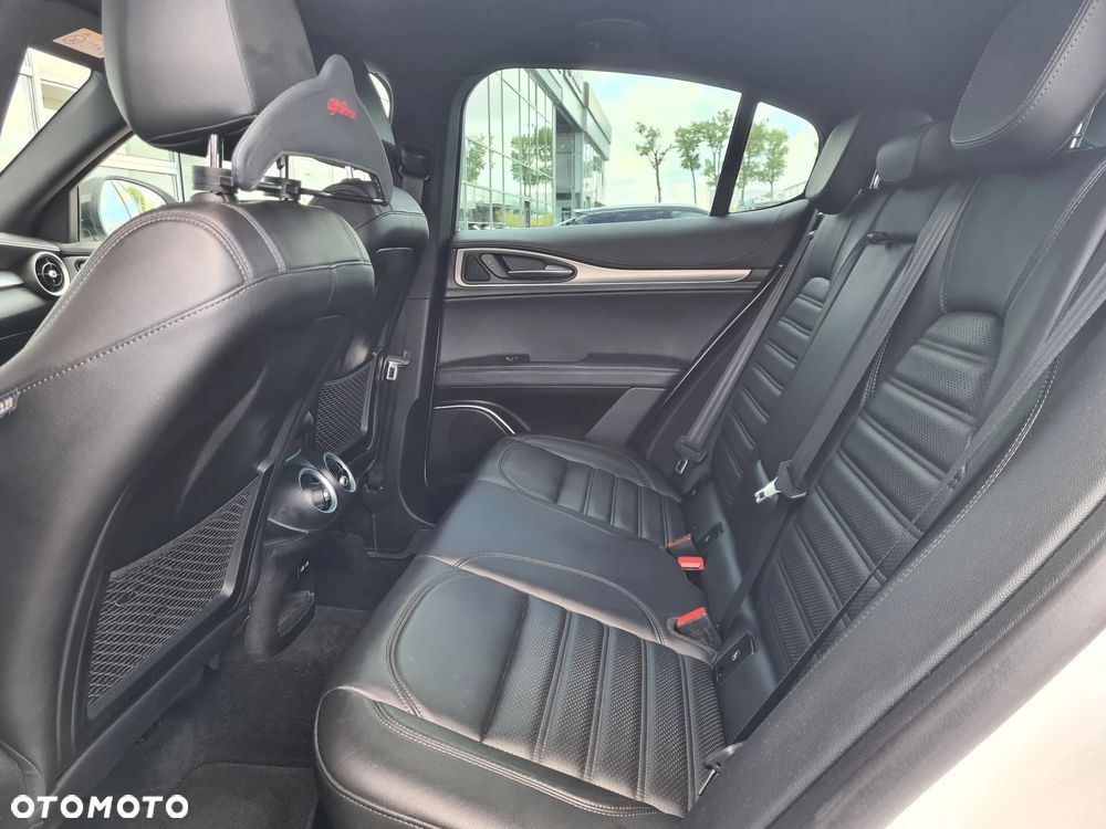 Alfa Romeo Stelvio 2.0 Turbo B-Tech Edition Q4 - 32