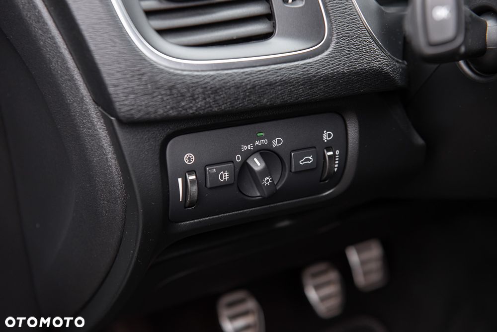 Volvo V40 D2 R Design - 18