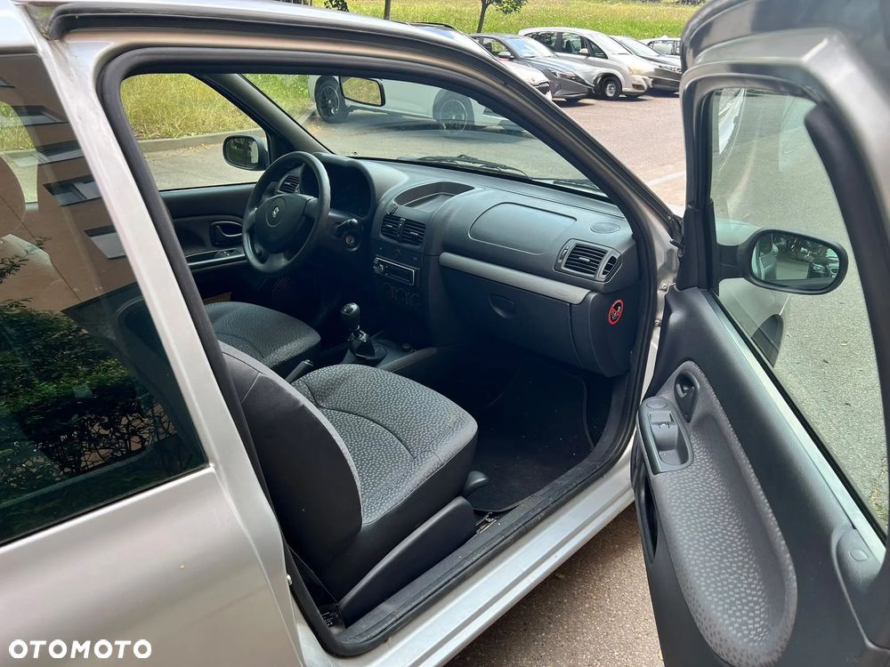 Renault Clio 1.2 16V Campus - 13