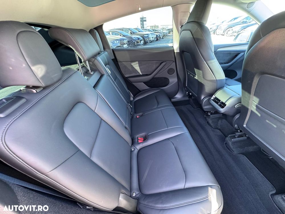 Tesla Model Y Long Range Dual Motor AWD - 16