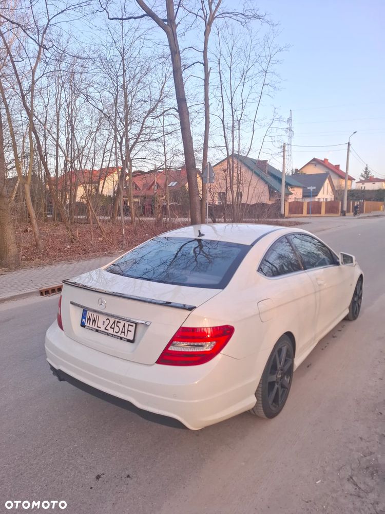 Mercedes-Benz Klasa C 180 CGI BlueEff - 3