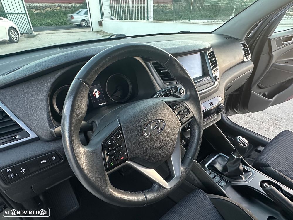 Hyundai Tucson 1.7 CRDi Executive - 37