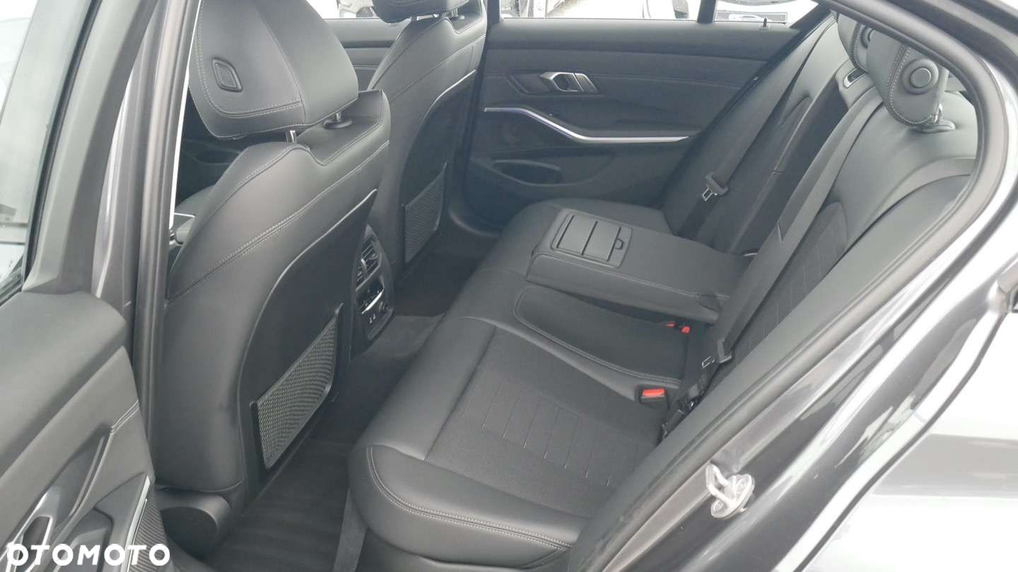BMW Seria 3 - 18