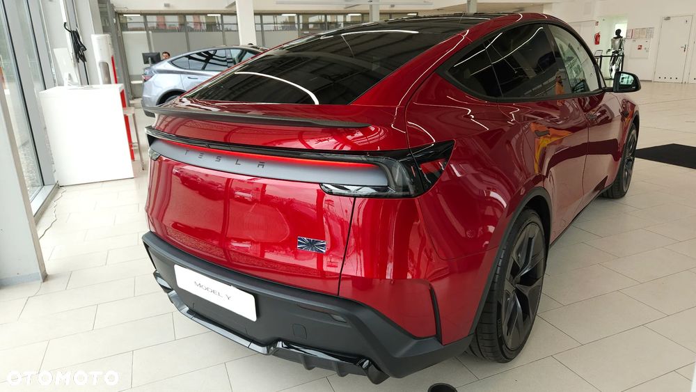 Tesla Model Y - 6